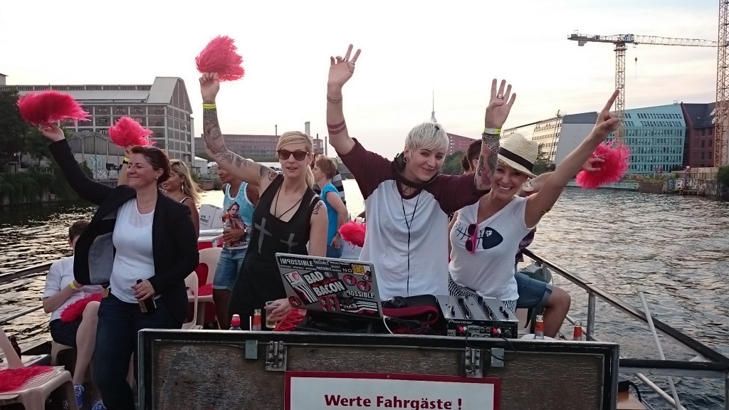 CSD auf der Spree 2016 mit Annie heger (ganz rechts) und DJ Trust.The.Girl (zweite v. rechts)